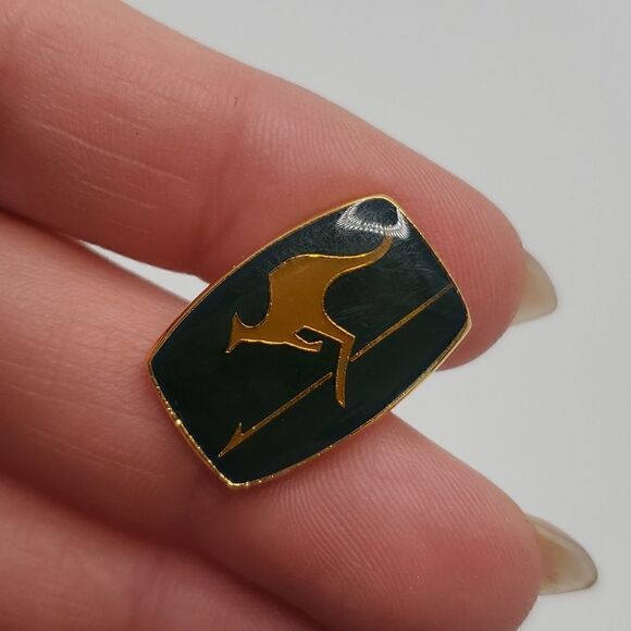 Trans-Australia Airlines | Vintage Kangaroo Stokes Cufflinks - Picture 5 of 6